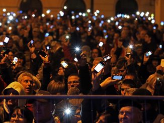 Hungarians revolt against Internet tax