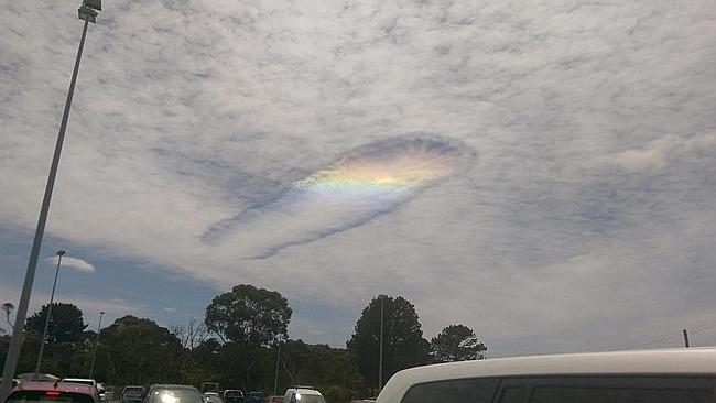 Thousands see giant UFOs over Australia