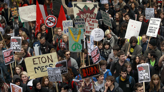 Video - Clashes between protesters and police at 'Free Education' march in London