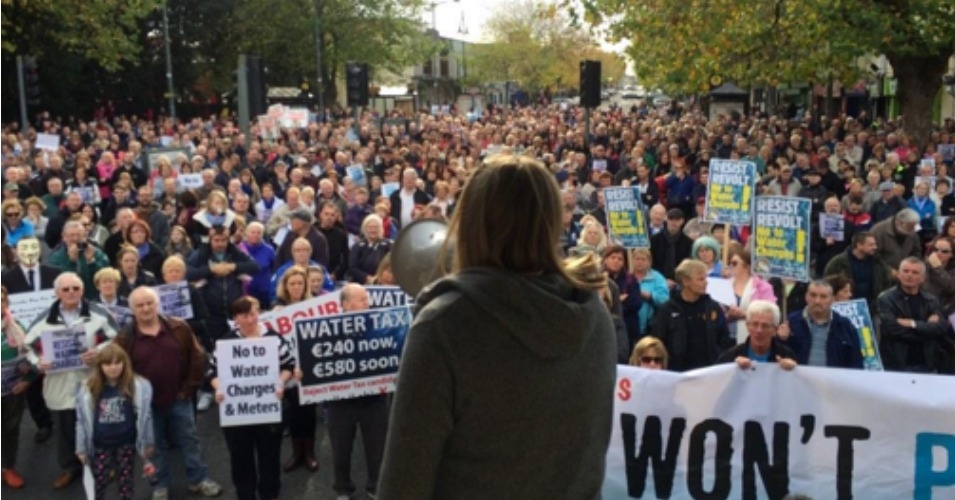 Hundred-thousand rise against Irish water tax