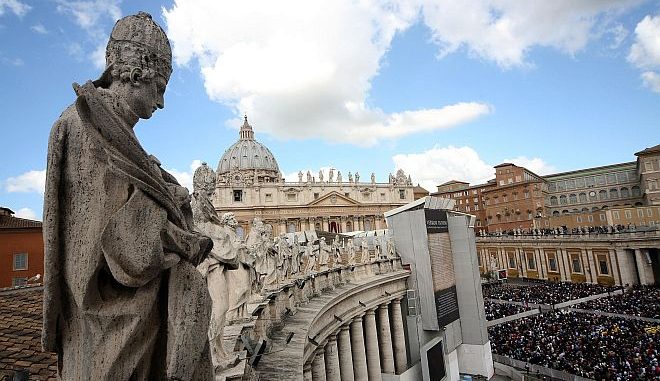 Vatican_gay priest