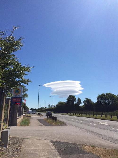 flying saucer clouds