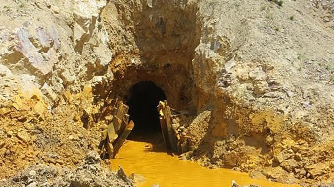 Yellow mine waste water is seen at the entrance to the Gold King Mine in San Juan County, Colorado, in this picture released by the Environmental Protection Agency (EPA) taken August 5, 2015. © EPA / Reuters