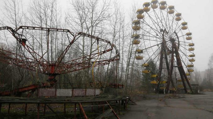 A US government contractor has admitted that the US dumped nuclear waste near a kids playground