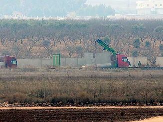 Turkey caught building a four meter high wall around the Syrian border