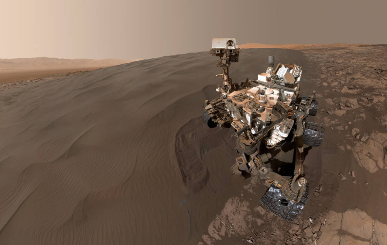 Can’t wait to share science results from Namib Dune; but first, let me take a #selfie https://t.co/sv2bH6ghSg pic.twitter.com/03TmNosXHQ— Curiosity Rover (@MarsCuriosity) January 29, 2016