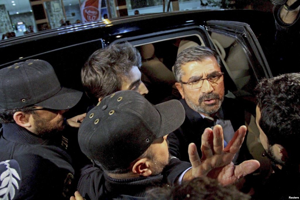 Erdogan jails academics for signing anti-government petition