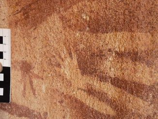 Scientists discover 8,000 year old alien handprint in Egyptian cave