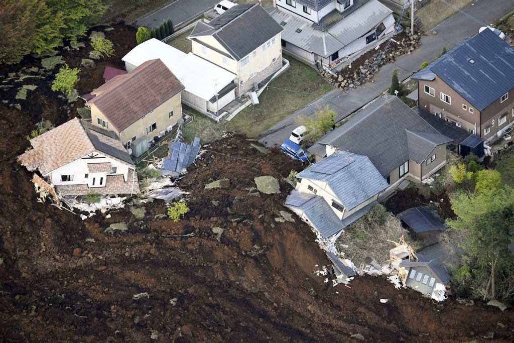 Japan: 70,000 Evacuated After Earthquakes & Devastating Landslides
