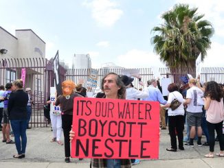 Protestors prevent Nestle from privatising water in Oregon