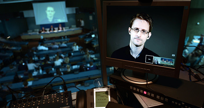Edward Snowden says the U.S. government are behind the recent DNC email hacks