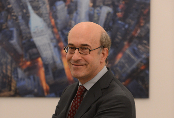 Harvard Professor outlines plans for a cashless society