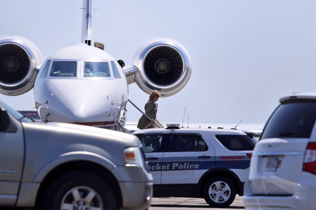 Hillary Clinton uses private jet to fly just 20 miles to Rothschild fundraiser