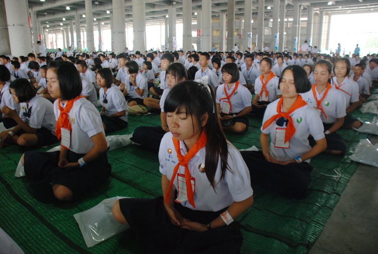 1 million children in Thailand meditate for world peace