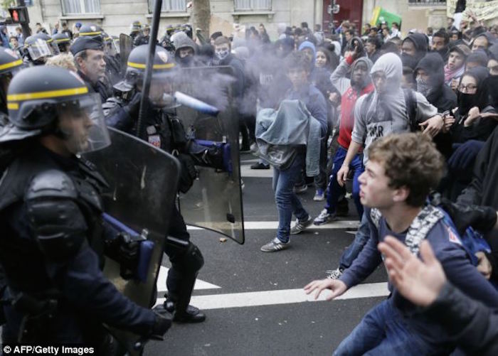 French army prepare for civil war in France