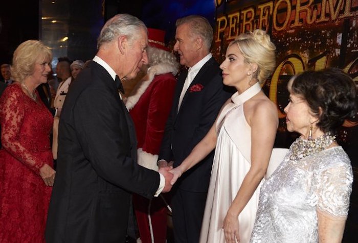 Lady Gaga le dijo a su personal superior y asociados que el Príncipe Carlos no es humano sino un "híbrido que cambia de forma entre humana y reptil".