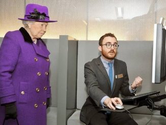 Queen Elizabeth offers £30,000 per year to run her official Twitter account