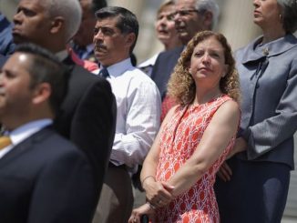 5 Congressional staffers, including a Debbie Schultz advisor, are under a criminal investigation