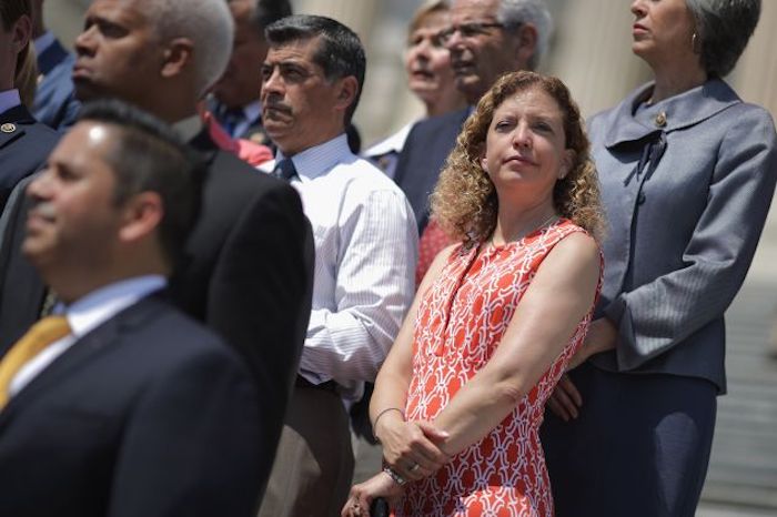 5 Congressional staffers, including a Debbie Schultz advisor, are under a criminal investigation