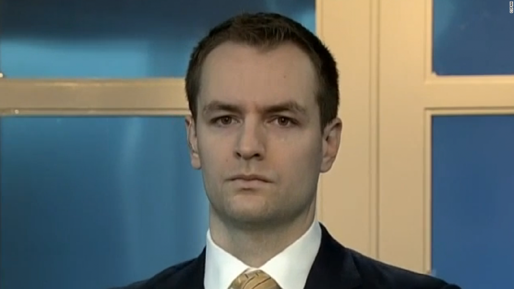 Hillary's former campaign manager Robbie Mook has squealed on his former comrades, claiming that they all knew Obama was wiretapping Trump.