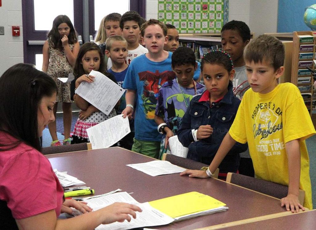 Dozens of US students suspended after questioning the effectiveness of vaccines