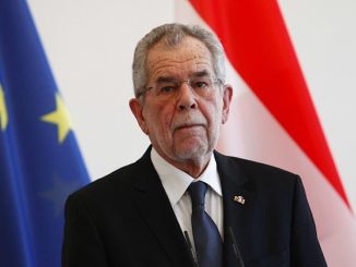 Austrian President threatens that all women will have to wear headscarfs if Islamophobia continues