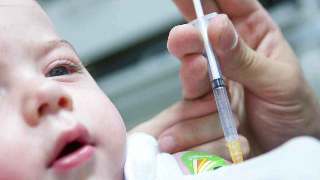 Italians flee Italy over mandatory vaccination law