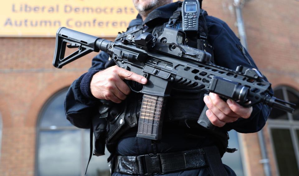 SAS deployed to London Underground, given shoot to kill orders