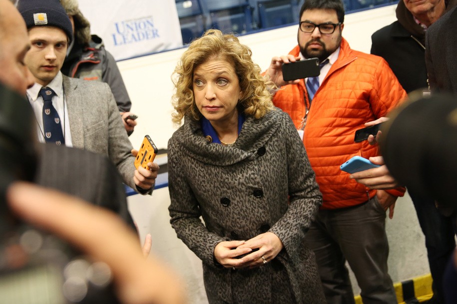 Wasserman Schultz caught meeting man who vowed to murder Julian Assange and Edward Snowden