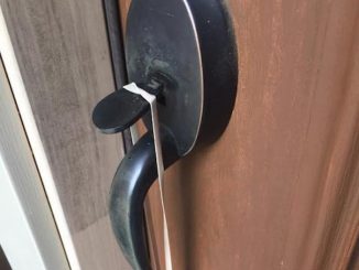 Criminals are using a sinister new technique involving a rubber band to victimize unsuspecting people in their homes across America.