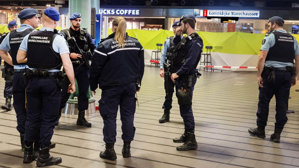 Dutch police to strip youths of clothes deemed too expensive