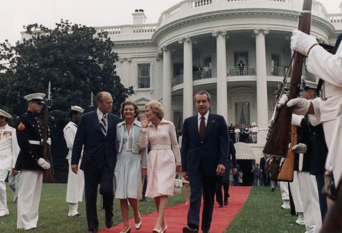 President Nixon hid a time capsule in the White House that contains evidence of the existence of alien life and ET contact with humans.