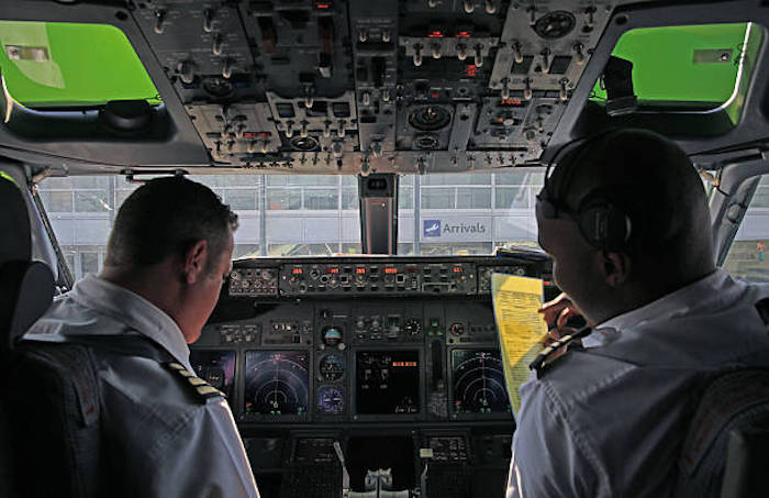 Two commercial airline pilots report witnessing UFO over New Mexico in February 2018