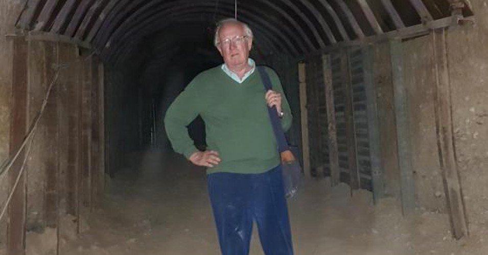 World's top war reporter Robert Fisk visits Syria and concludes there is no evidence of a gas attack