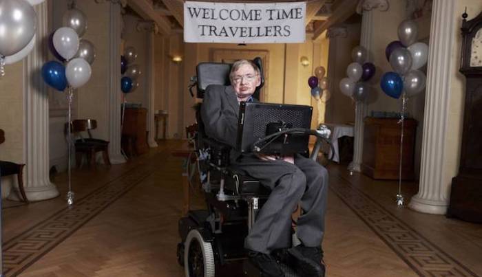 Stephen Hawking's family have invited time travelers born between 1918 and 2038 to attend his memorial service at Westminster Abbey, on June 15.