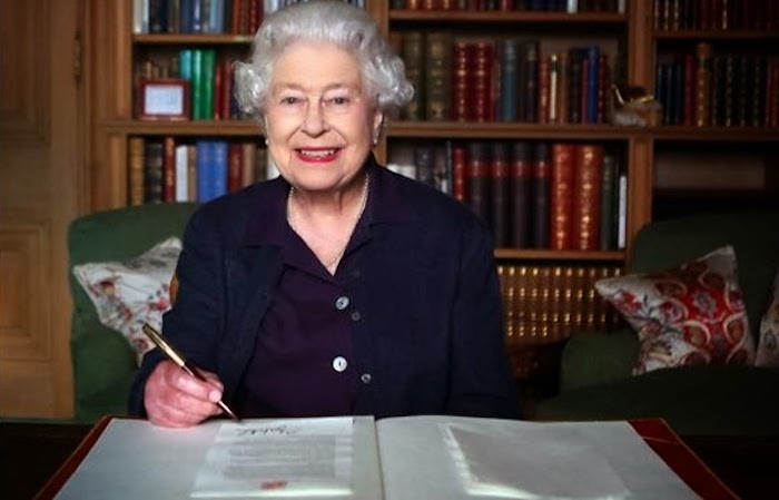 Queen Elizabeth signs EU withdrawal bill, making Brexit irreversible