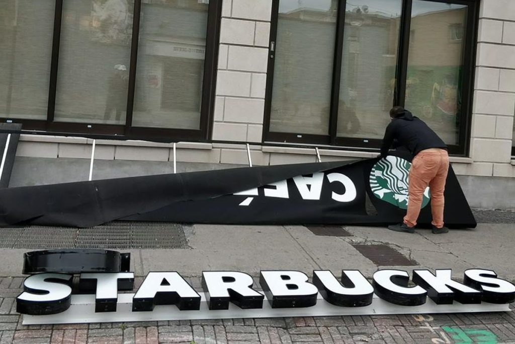 Stock price collapse and the forced closure of hundreds of stores indicate "terminal, irreversible decline" according to industry experts.
