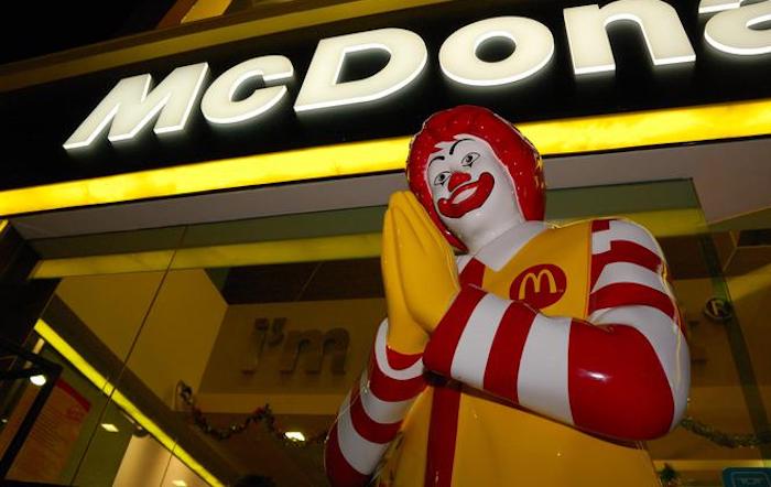 McDonalds has been forced to stop selling salads in 3,000 restaurants across 14 states after hundreds of people were made ill.