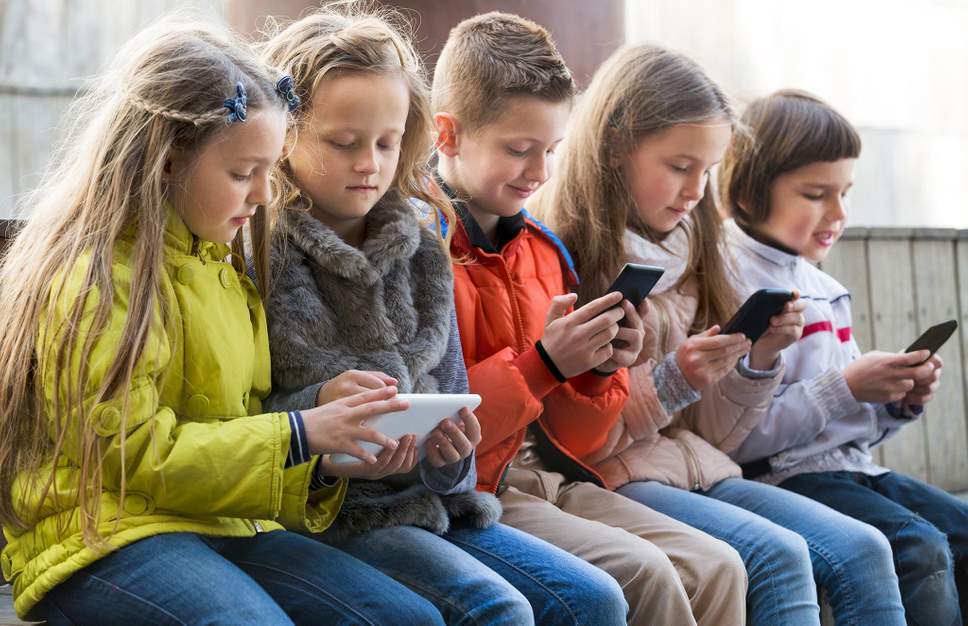 France bans cell phones from school