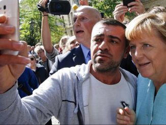 Angela Merkel offers cash to migrants who agree to leave Germany