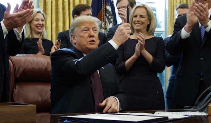 Trum prepares to declare state of emergency to fund border wall