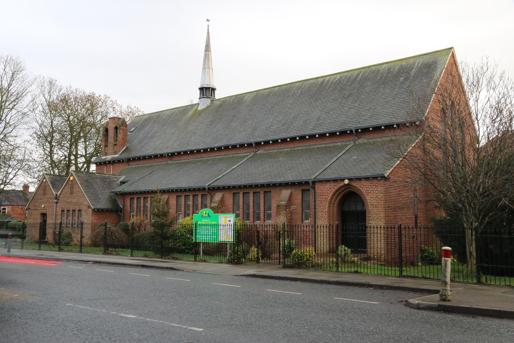 UK church offers to cover up cross and Jesus for Ramadan