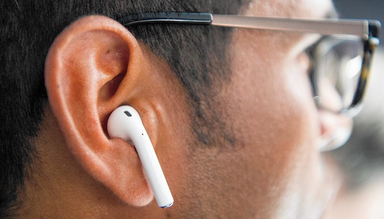 Biochemist warns wireless headphones pump radiation into brains and causes cancer