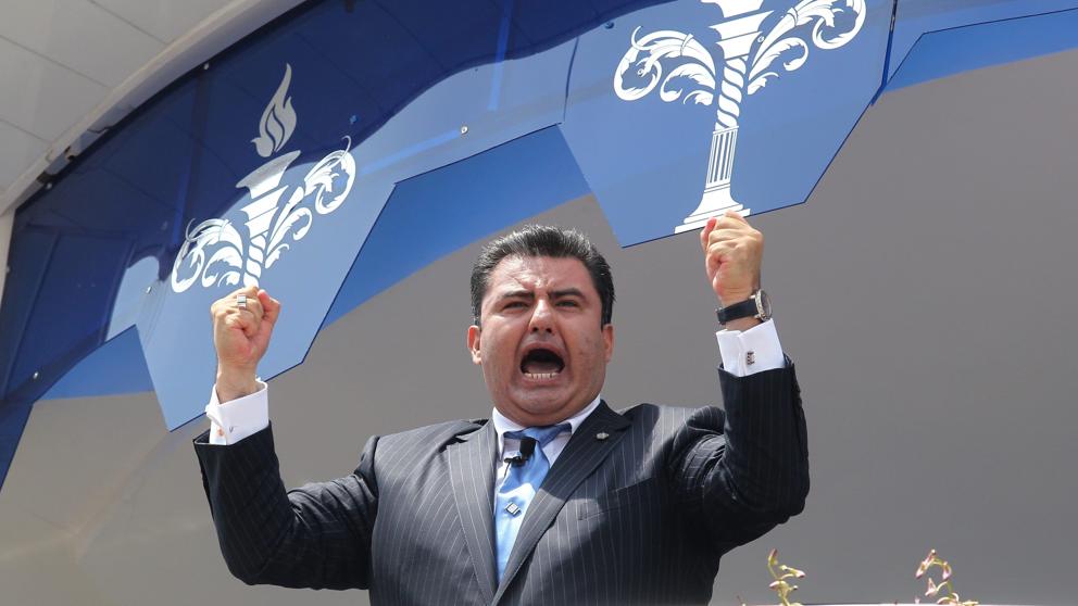 The leader of an international religious organization, praised by Mexico's elites, has been arrested by US law enforcement on charges of child rape, child trafficking, and other felonies, according to reports.