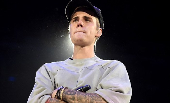 Justin Bieber tells fans that Jesus loves them