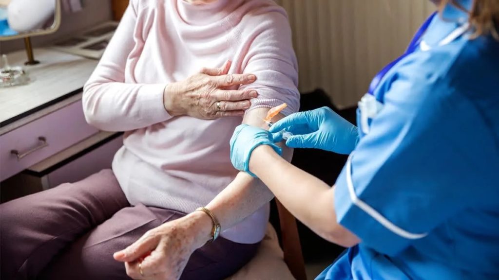 The JAMA study on which the article was based did not report an increased number of deaths from the flu shot in the elderly.