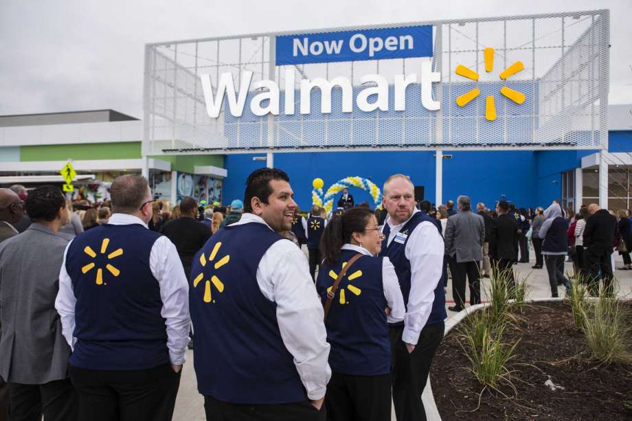 Walmart is banning customers from openly carrying guns in their stores and has asked the White House to pursue new gun controls.