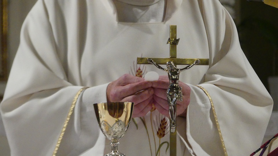 Priest refuses communion for lawmakers who support pro-abortion bill