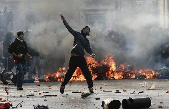 Experts warn of impending civil unrest in America due to coronavirus outbreak and subsequent lockdown