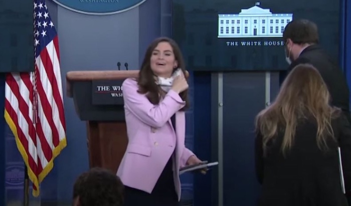 CNN's White House Correspondent, who demanded to know why President Trump wasn't wearing a mask, was caught tearing off her mask, smiling, and walking close to other reporters as soon as cameras stop rolling.